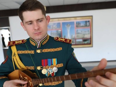 
                    Шевроны, погоны и нашивки: Нацгвардия продемонстрировала элементы национальной одежды в своей военной форме
                