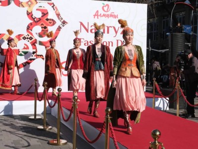
                    Nauryz Fashion Day: в Алматы состоялся показ национальной одежды
                