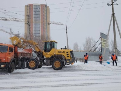 
                    Более 1600 единиц спецтехники вышли днем на уборку снега в Астане
                