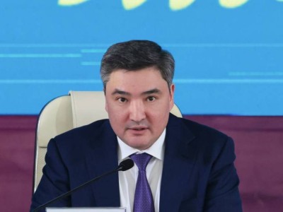 
                    Бектенов поздравил казахстанских женщин с 8 Марта
                