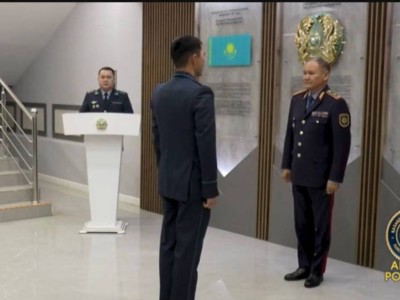 
                    50 молодым стражам порядка вручены первые офицерские погоны в Алматы  
                