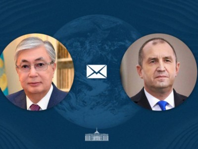 
                    Глава государства поздравил Президента Болгарии с Днем освобождения
                