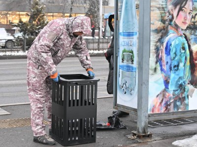 
                    «Чистые улицы»: в Алматы начали устанавливать новые антивандальные урны
                