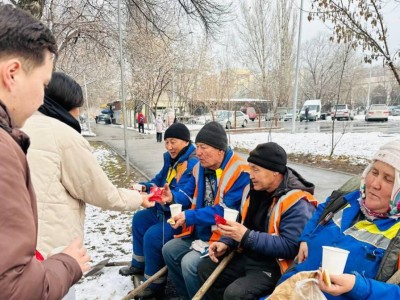 
                    В честь Дня благодарности в Алматы проведена благотворительная акция «Мейірім көпірі»
                