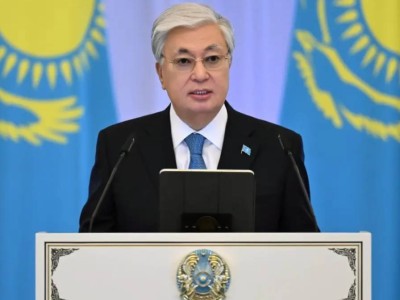 
                    Токаев поздравил казахстанцев с Днем благодарности
                