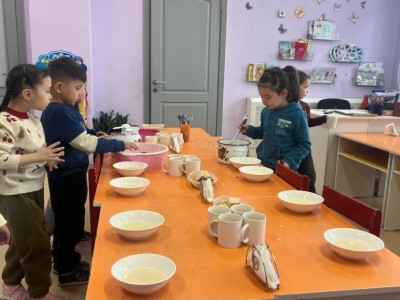 
                    В Алматы внедряют японскую методику: малышей учат быть самостоятельными
                