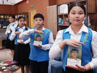 
                    800 школьных библиотек в Казахстане прошли модернизацию и обновили книжный фонд
                