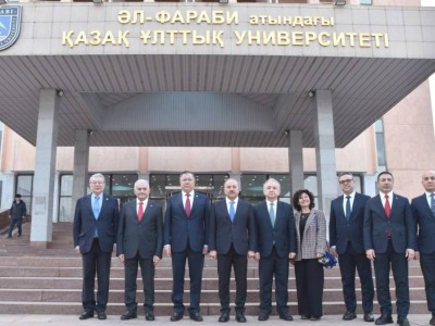 
                    Бинали Йылдырым выступил с лидерской лекцией в КазНУ
                