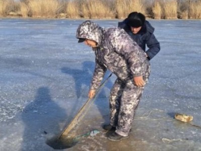 
                    На реке Урал извлечены браконьерские сети
                