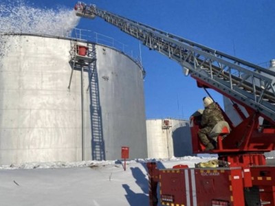 
                    В Казахстане проходят учения по тушению пожаров на нефтебазах
                