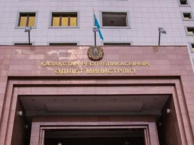 
                    Цифровая юстиция: как Казахстан повышает правовую грамотность и доступность юридической помощи
                