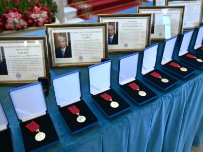 
                    Токаев вручил награды сотрудникам силовых структур
                