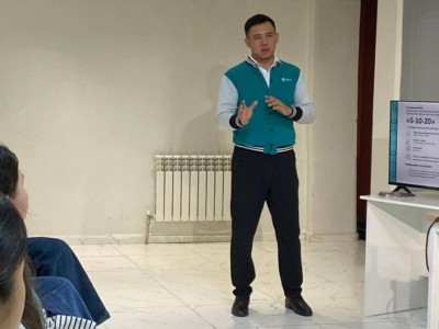 
                    Комьюнити-центры Алматы совместно с Отбасы банком запустили программу финансовых консультаций для молодежи
                