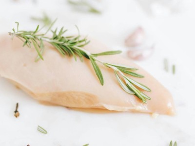 
                    АЗРК обнаружило системные проблемы на рынке мяса птицы
                