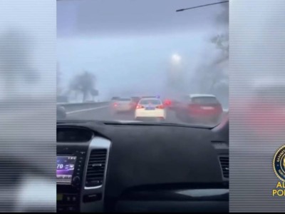 
                    В Алматы полицейские оперативно доставили роженицу в роддом
                