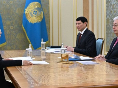 
                    Токаев принял председателя АРРФР Мадину Абылкасымову
                