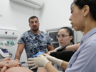 
                    Будущие врачи Караганды на умных роботах-пациентах учатся спасать жизни
                