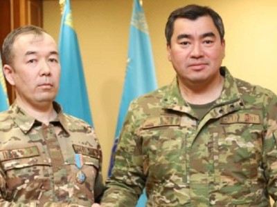 
                     В Астане наградили военнослужащего за спасение пострадавших из горящего авто
                