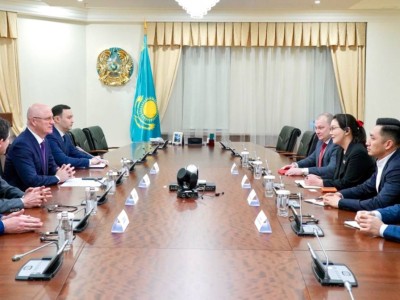 
                    Роман Скляр провел встречу с президентом компании Samsung Electronics Central Eurasia
                