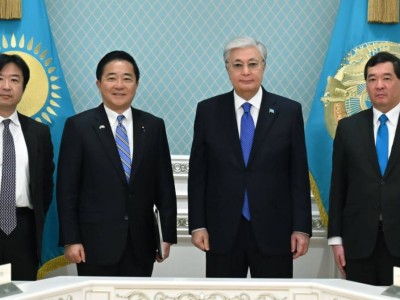 
                    Токаев принял специального советника премьер-министра Японии 
                