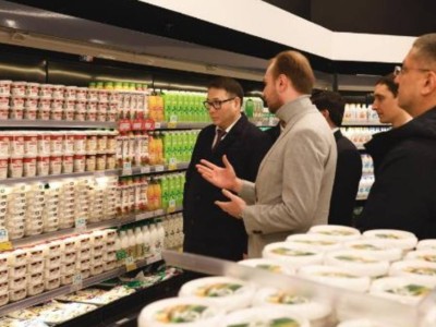 
                    Министр Арман Шаккалиев посетил крупные торговые сети Алматы
                