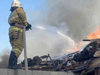 
                    Трагедия в СКО: многодетная семья погибла при пожаре в частном доме 
                