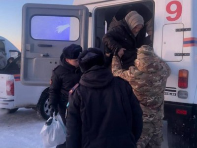 
                    Более 60 иностранцев эвакуировали спасатели МЧС в Костанайской области
                