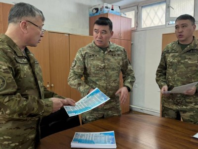 
                    Замглавкома Сил воздушной обороны ВС РК посетил военный вуз в Алматы
                
