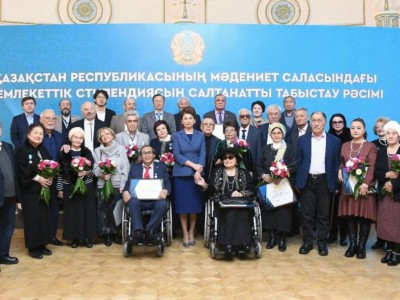 
                    Государственные стипендии вручили деятелям литературы и искусства в Алматы
                