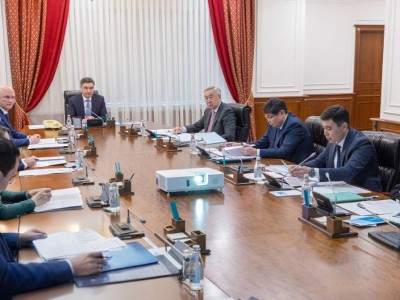 
                    Бектенов провел совещание по вопросу доступного жилья
                