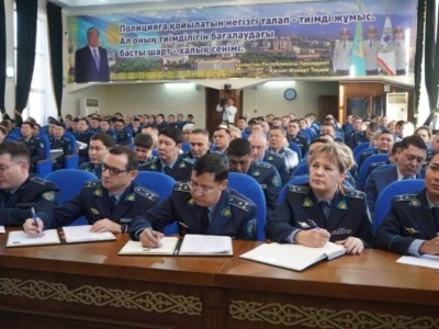 
                    Глава МВД провел совещание в Алматы: о чем он говорил 
                