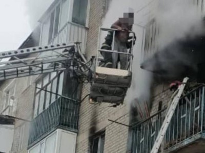
                    Восемь детей спасли при пожаре в пятиэтажке в Актау
                