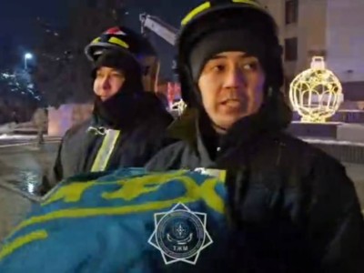 
                    При пожаре здания КБТУ флаг Казахстана не пострадал
                
