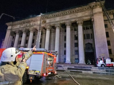
                    Как удалось отстоять здание КБТУ от пожара в центре Алматы
                