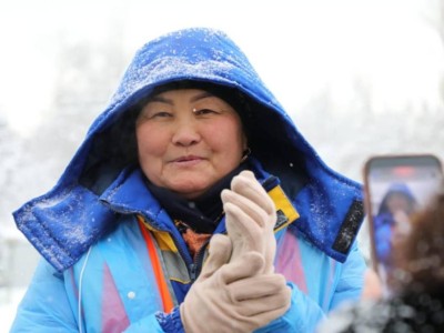 
                    Дорожная рабочая Дина Мунарбаева рассказала о специфике снегоуборочных работ
                