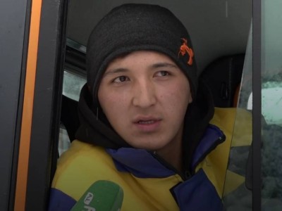 
                    Участник снегоуборочных работ призвал алматинцев убирать авто с дорог
                