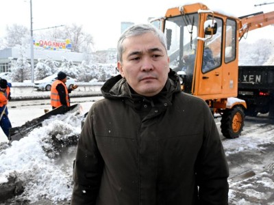 
                    Как проводится уборка снега в Алматы, рассказал заместитель акима города Бейбут Шаханов
                