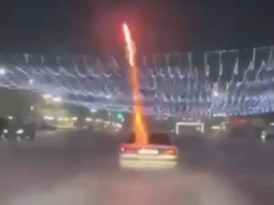 
                    Фейерверки на полном ходу запускал из авто водитель в Мерке
                