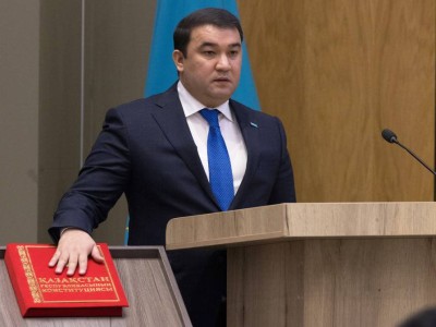 
                    Поручение Токаева: Бектенов представил активу Туркестанской области нового акима
                