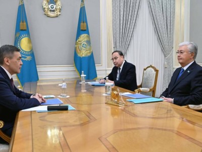 
                    Токаев принял нового генсека ШОС Ермекбаева
                