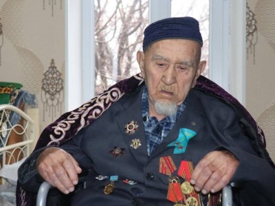 
                    Со 100-летием поздравили ветерана войны туркестанские военнослужащие 
                