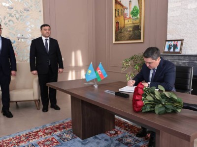 
                    Бектенов оставил запись в книге соболезнований в посольстве Азербайджана в Астане
                