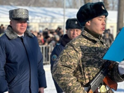 
                    В Алматы прошло торжественное принятие присяги солдатами-срочниками
                