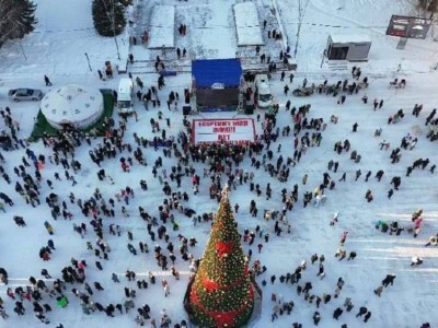 
                    Более 200 Дедов Морозов поддержали борьбу с наркозависимостью в Риддере
                