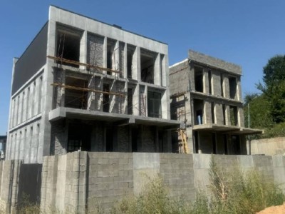 
                    Сразу два строительных объекта сносят в Алматы
                