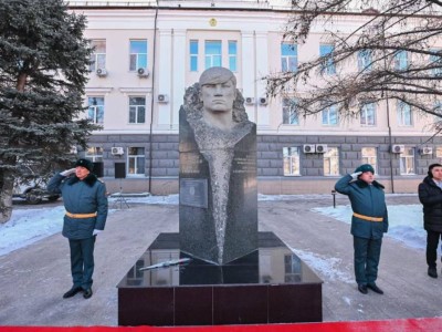 
                    В Семее возложили цветы к памятнику Кайрата Рыскулбекова
                