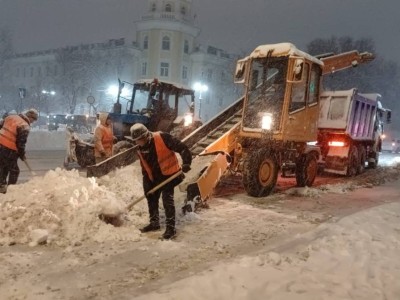 
                    Алматы засыпало снегом
                
