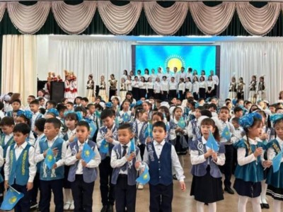 
                    «Мен қазақпын»: в Астане 700 школьников исполнили патриотическую песню
                