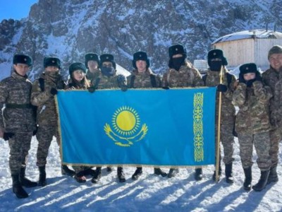 
                    Алматинские школьники покорили пик им. Куляш Байсеитовой в честь Дня Независимости
                