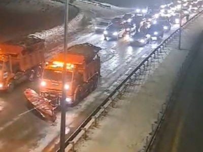 
                    Полицейские в Карагандинской области обеспечили проезд колонн по закрытым дорогам
                